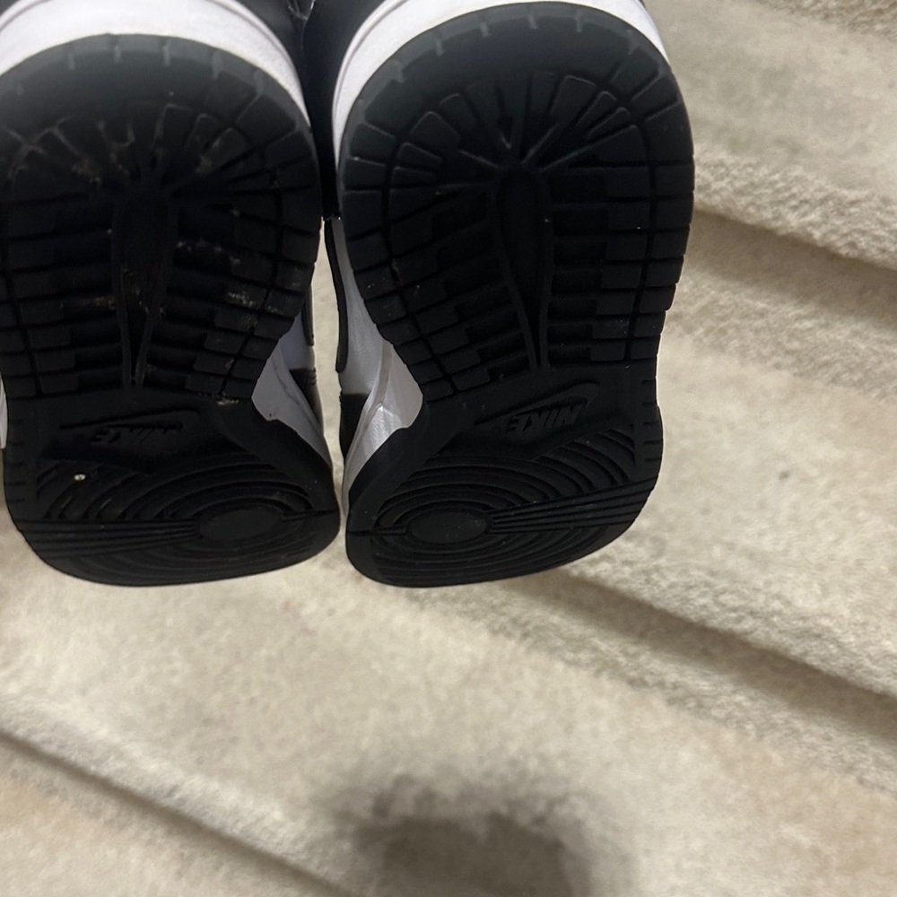 Nike Monochrome Athletic Shoes - Picture 4 of 6